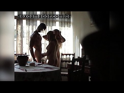 ❤️ લૈંગિક મિત્રો તેની સાથે એક વિશાળ માણસ અને એક થ્રીસમને આમંત્રિત કરે છે ❤❌  સેક્સ  ﹏